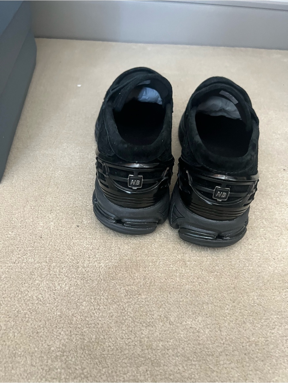New Balance 1906L Black Suede Men's Slip-On Sample Sneakers - Picture 4 of 6